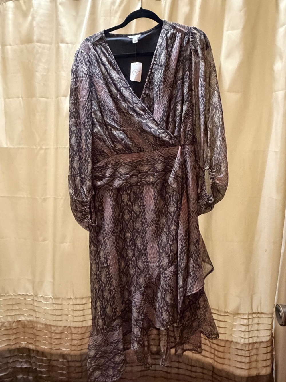 Dress with ruffled hemline